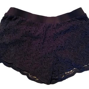 Lilly Pulitzer Navy Lace Shorts, size Large